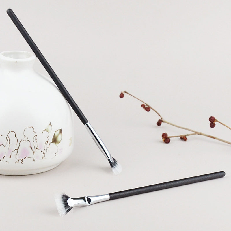 Schuine, waaiervormige wimperborstel