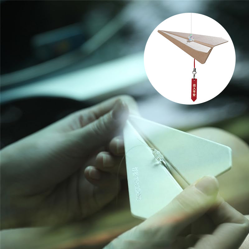 Aromatherapie hanger in de vorm van een papieren vliegtuigje