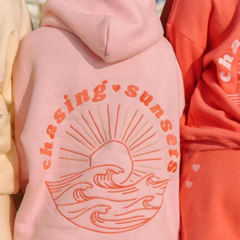 Oversized hoodie met zonsondergang achtervolgen