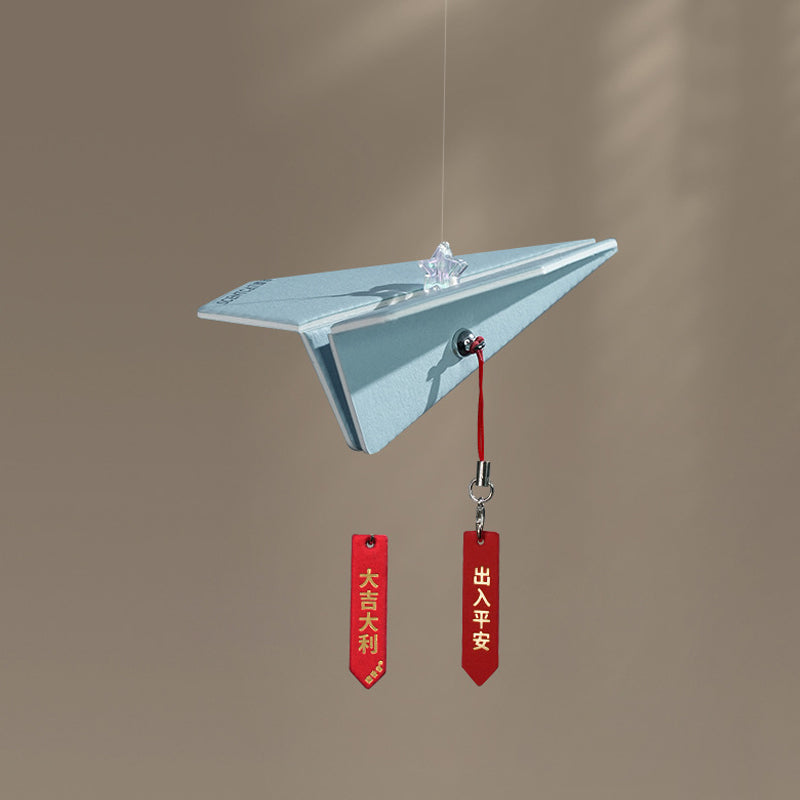 Aromatherapie hanger in de vorm van een papieren vliegtuigje