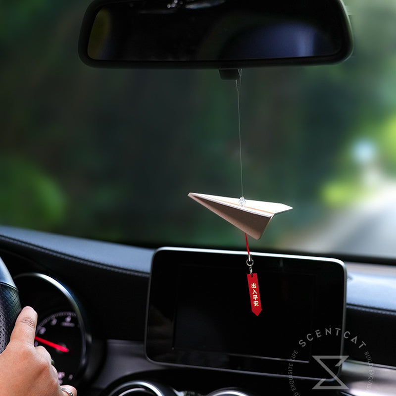 Aromatherapie hanger in de vorm van een papieren vliegtuigje