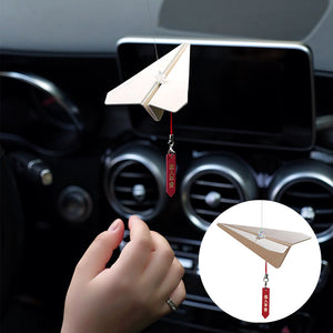 Aromatherapie hanger in de vorm van een papieren vliegtuigje