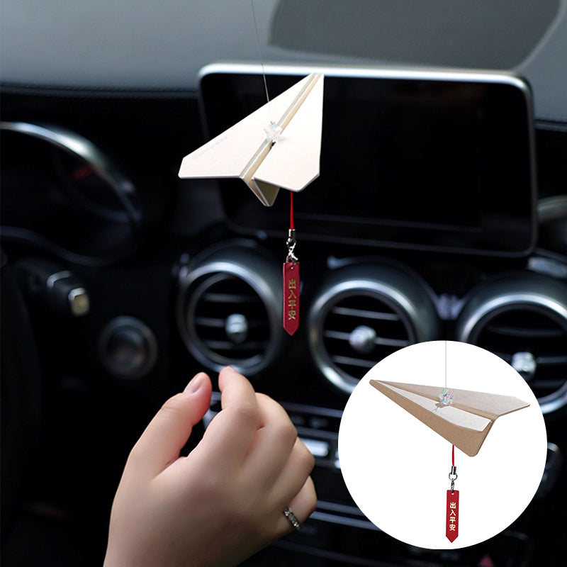 Aromatherapie hanger in de vorm van een papieren vliegtuigje