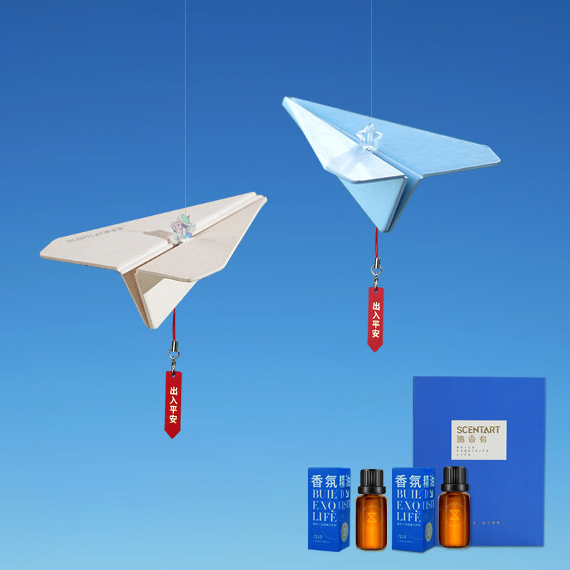 Aromatherapie hanger in de vorm van een papieren vliegtuigje