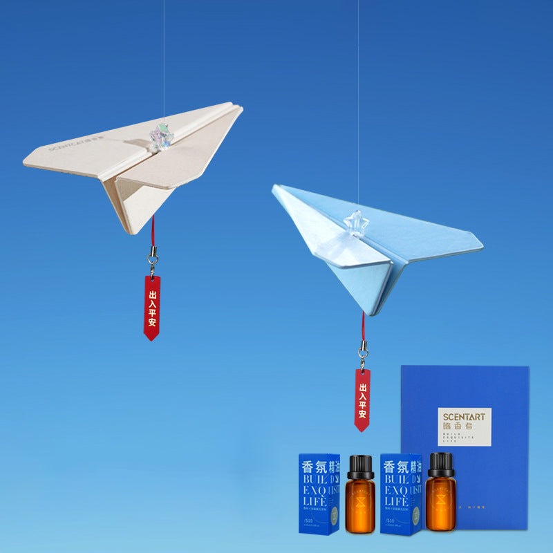 Aromatherapie hanger in de vorm van een papieren vliegtuigje