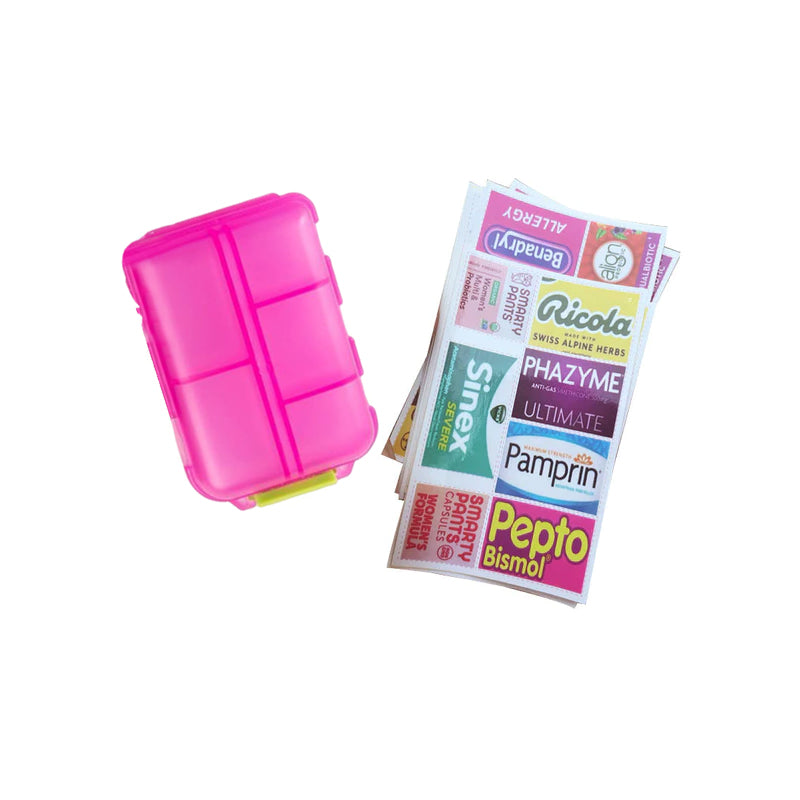 Draagbare pillenorganizer met labels