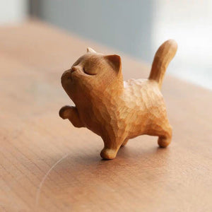 Kleine schattige houten kat