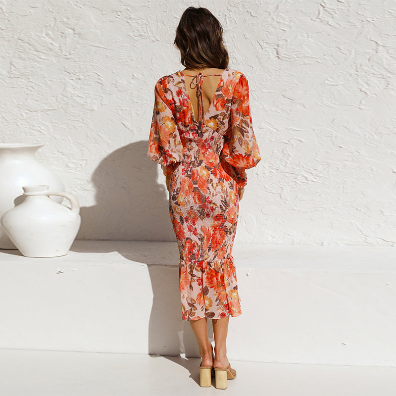 Jurk met elastische taille en lange mouwen, V-hals en print met ruches