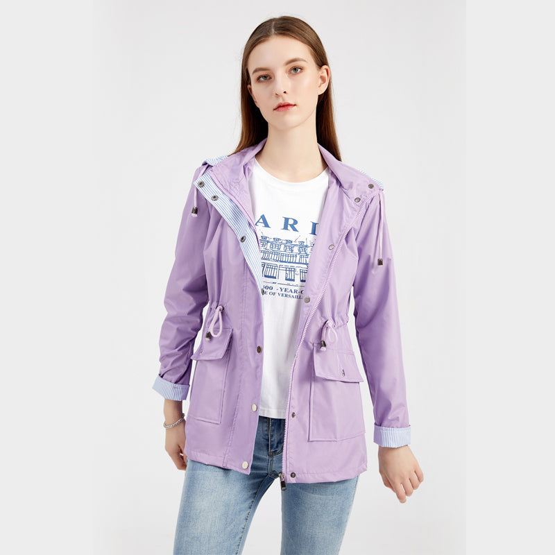 Waterdichte halflange trenchcoat met trekkoord in de taille