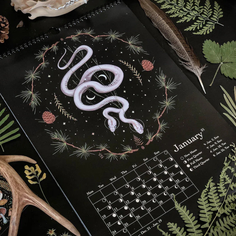 2023 Donkere Woud Maankalender