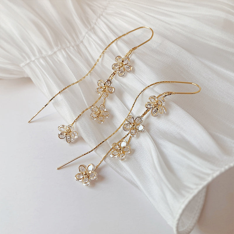 Oorbellen met zirkonia pruimenbloesem