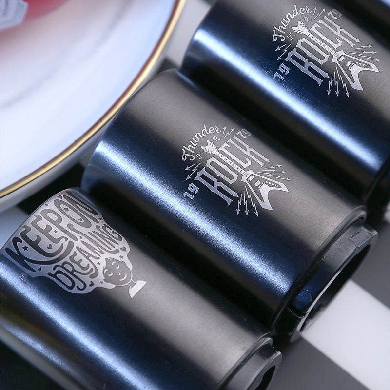 Automatische flesopener met magnetische dopvanger