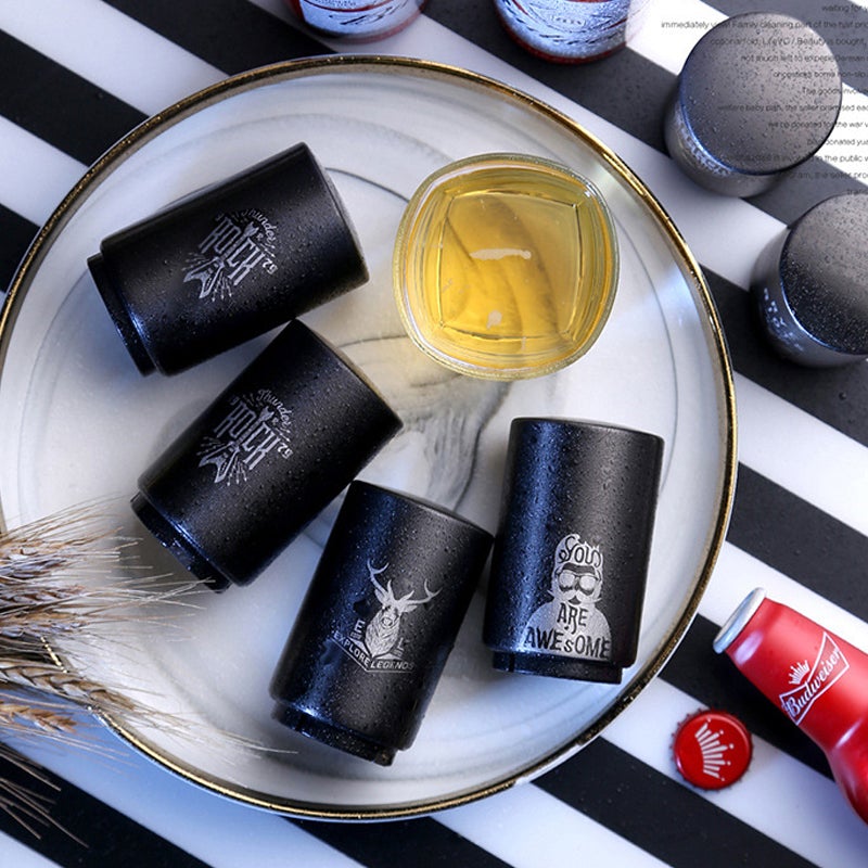 Automatische flesopener met magnetische dopvanger