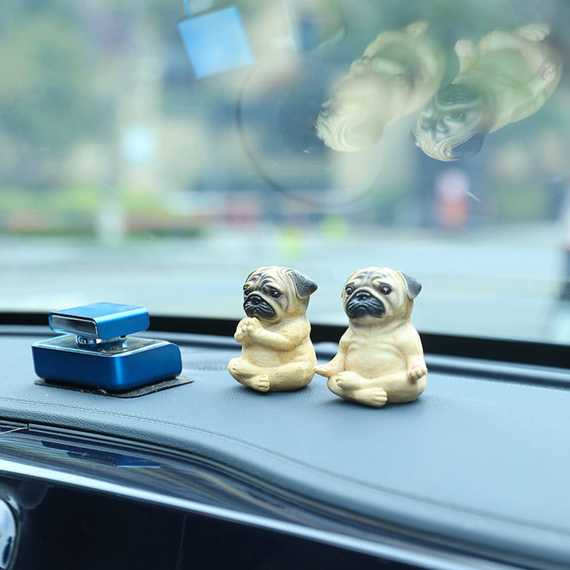 Buldog yoga standbeeld