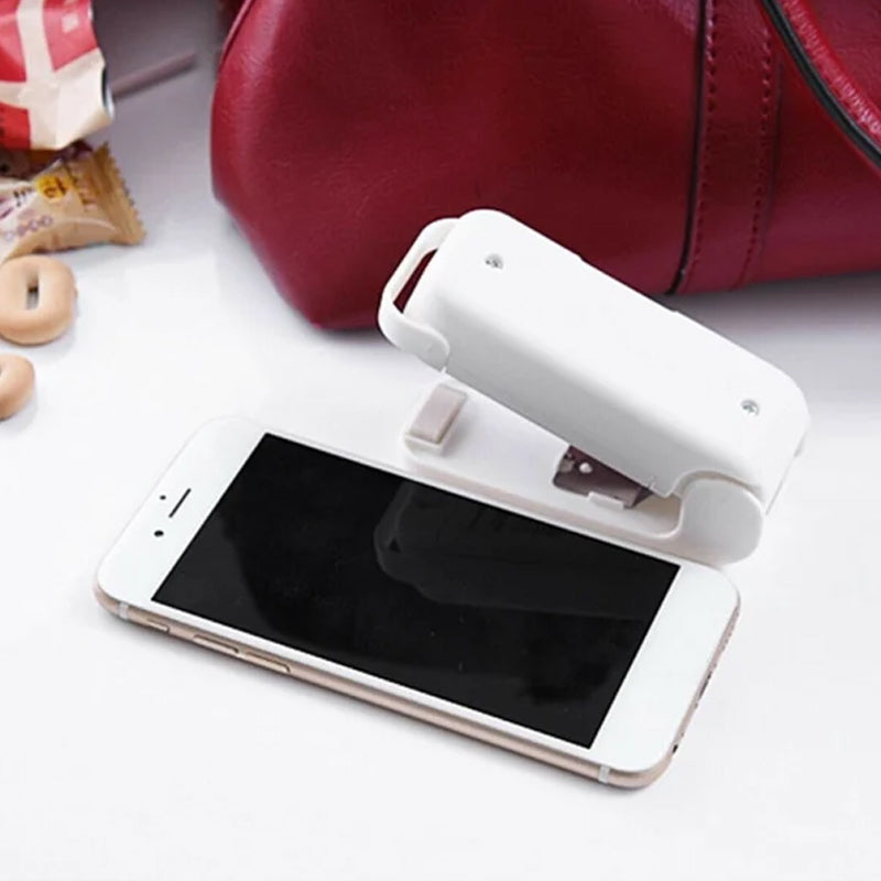 Hand pressure heat sealing machine