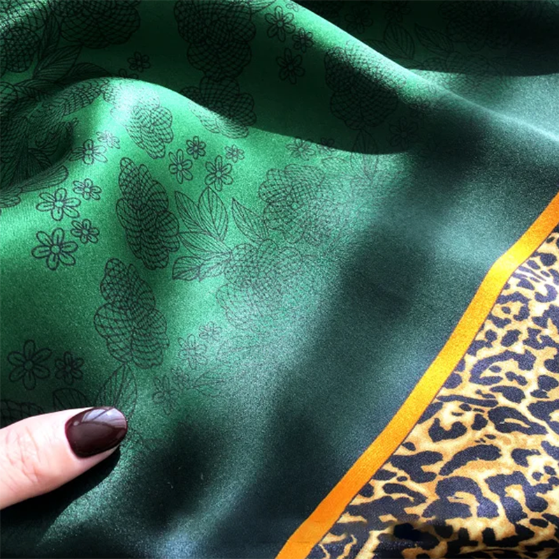 Luipaard bloemen groene sjaal