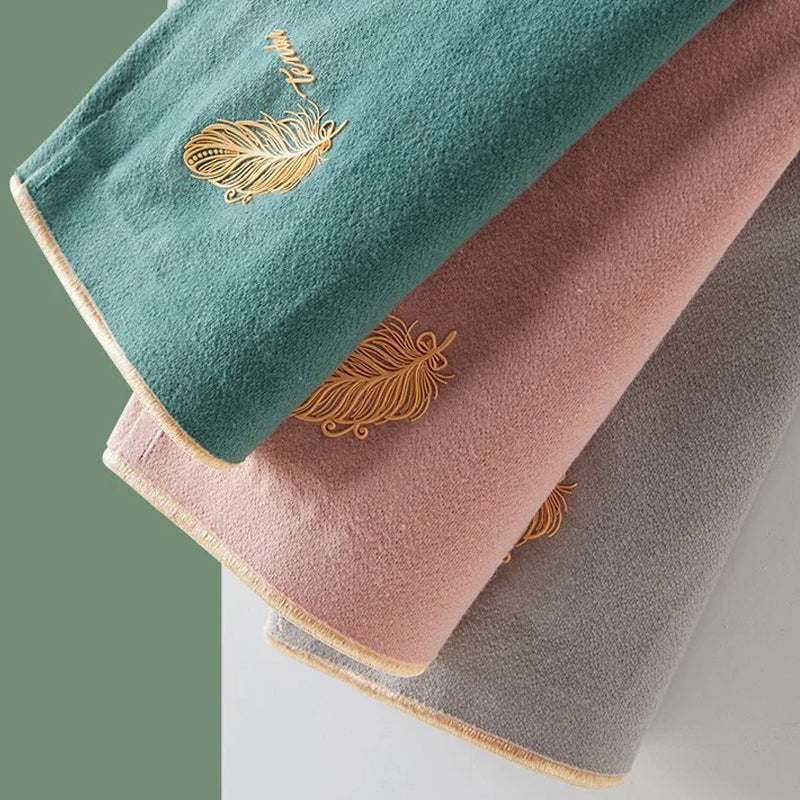 Ademende driehoekige short met hoge taille