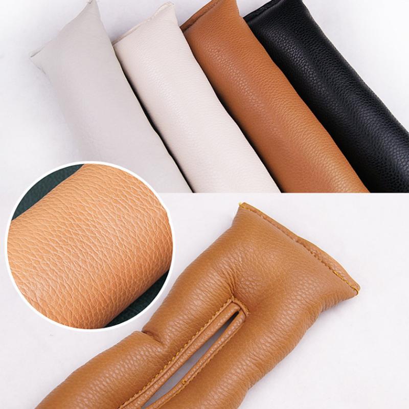 Stekkers tussen autostoeltjes