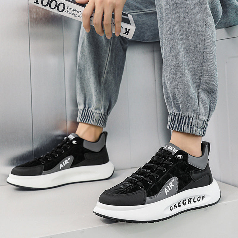 Stoffen sneakers met dikke zolen