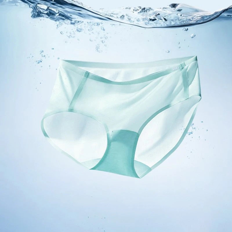 Doorschijnend ondergoed gemaakt van ijszijde