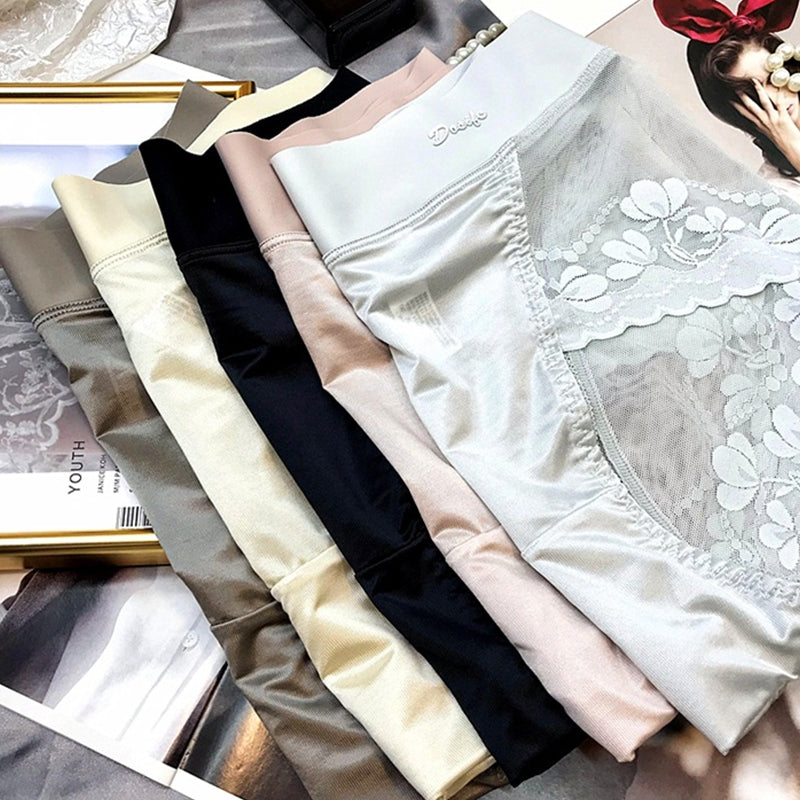 Satijnen kanten slipje