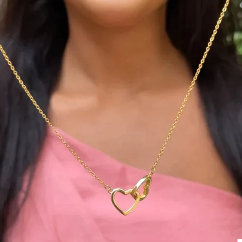 Ketting met twee harten en een roterende rozengeschenkdoos