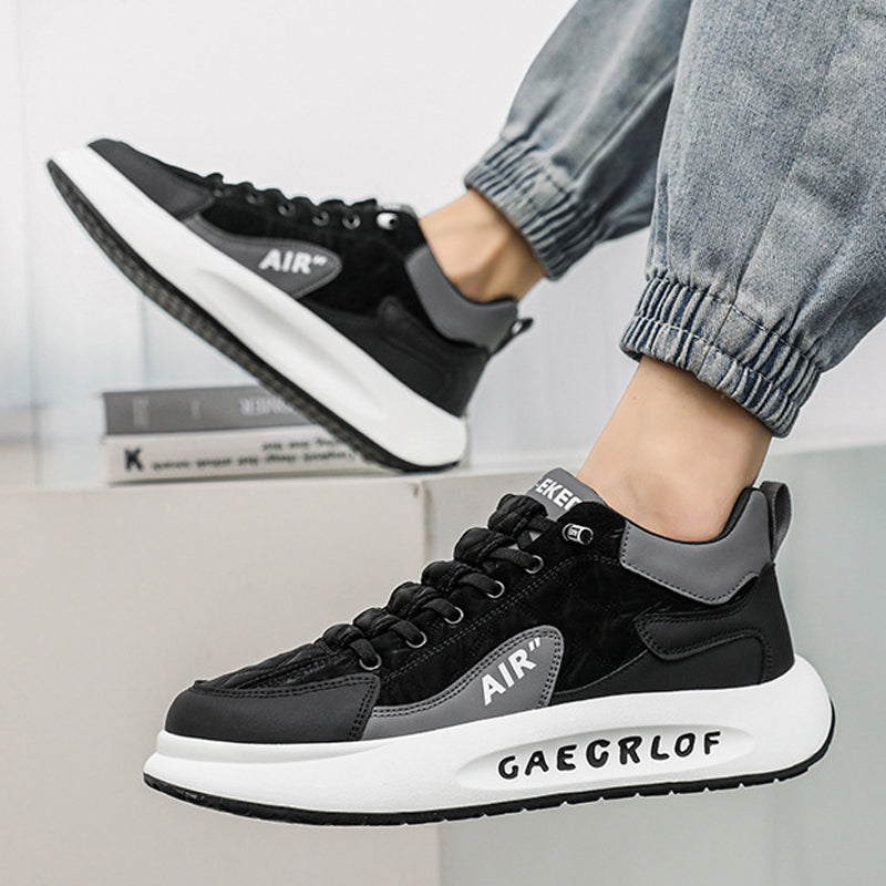 Stoffen sneakers met dikke zolen