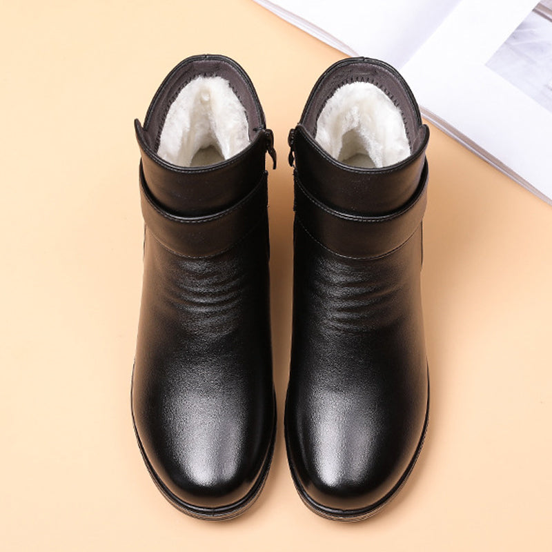 Fluwelen laarzen met metalen gesp