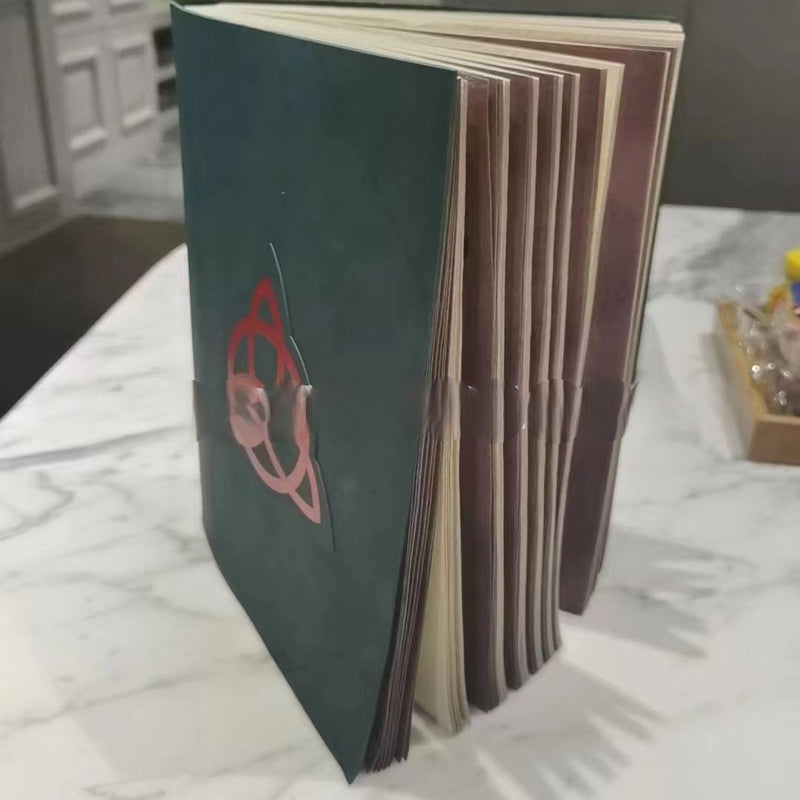 💥Deluxe Charmed Boek der Schaduwen（De voorverkooptijd van dit product is 8-10 dagen）