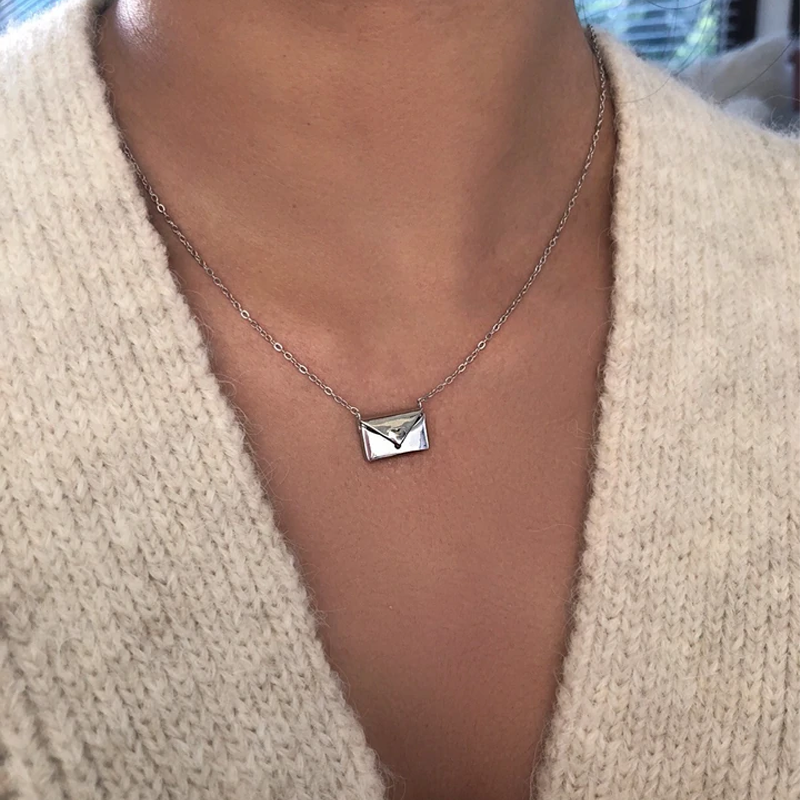 Metalen envelop ketting