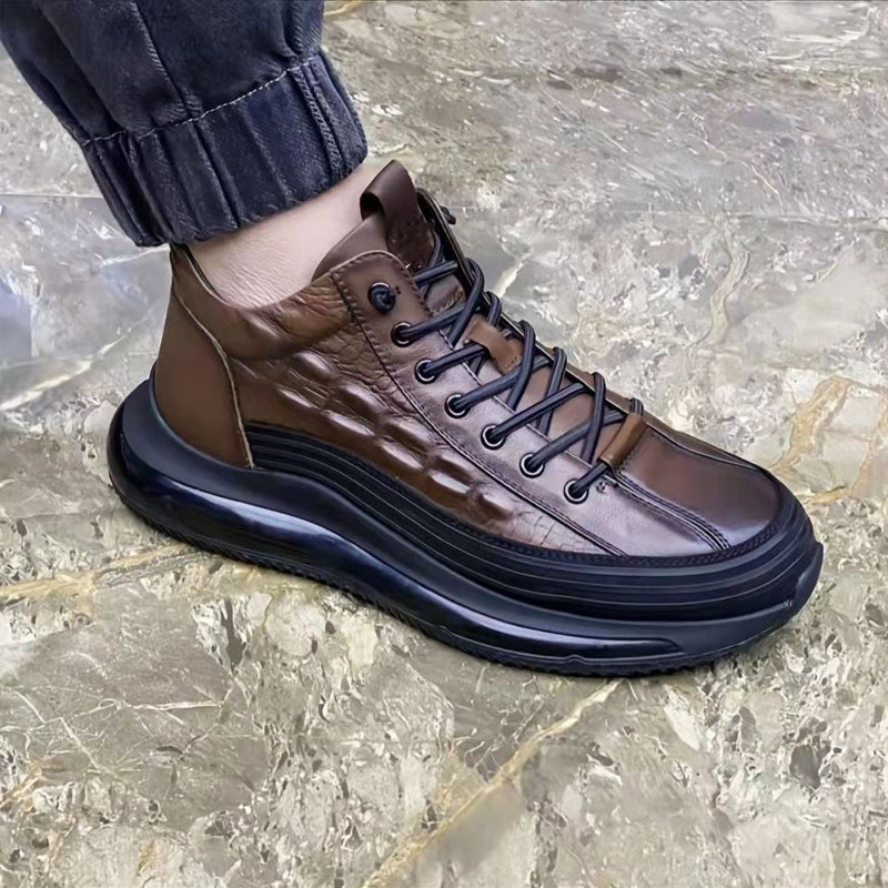 Sneakers met krokodillen print van koeien huid