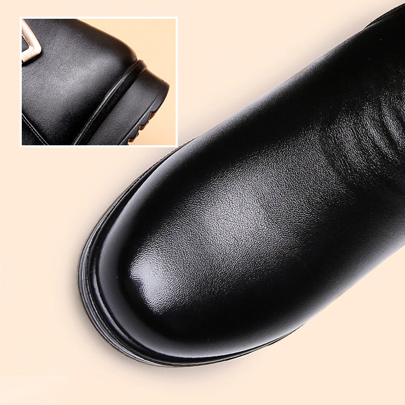 Fluwelen laarzen met metalen gesp