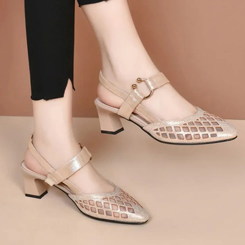 Sandalen met enkelbandje en strassteentjes met spitse neus