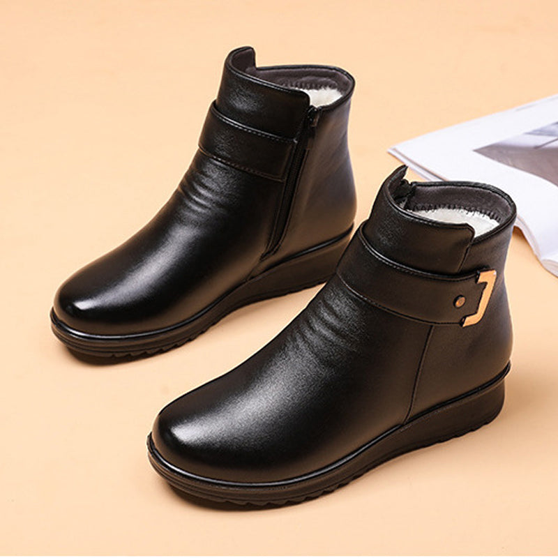 Fluwelen laarzen met metalen gesp