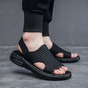 Luchtgeveerde, ademende strandsandalen