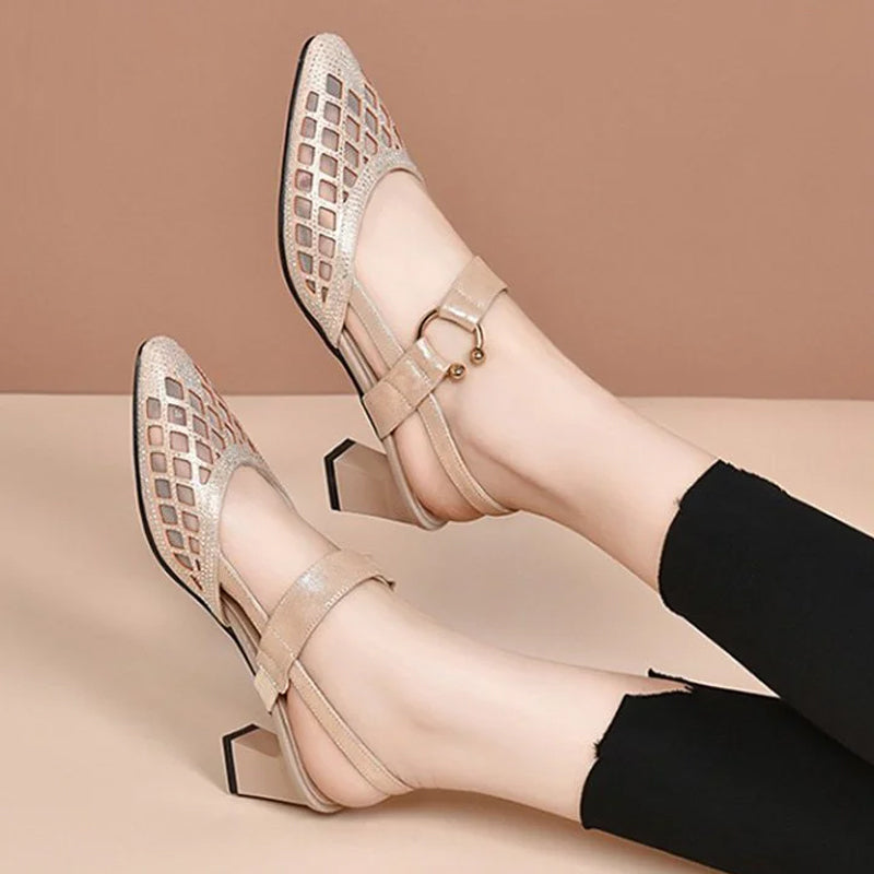 Sandalen met enkelbandje en strassteentjes met spitse neus