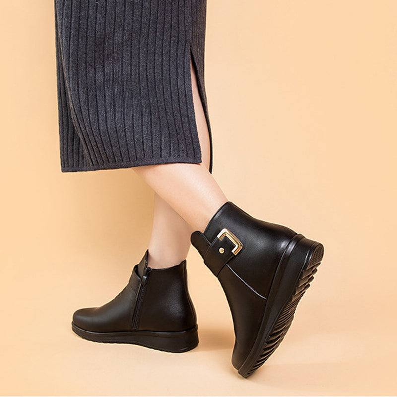 Fluwelen laarzen met metalen gesp