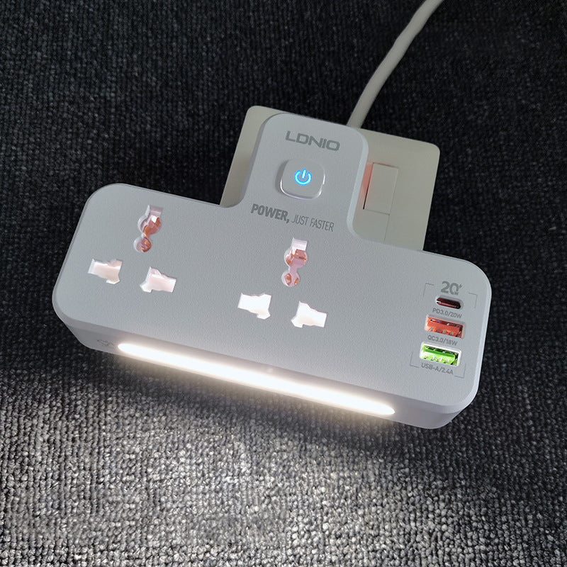 Universeel stopcontact met nachtlampje