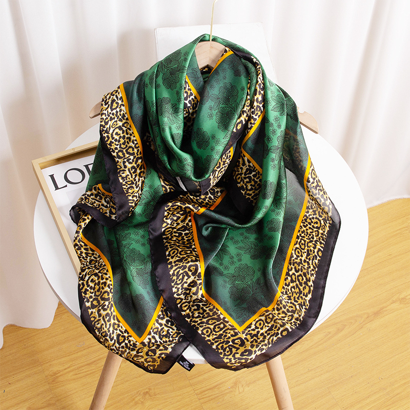Luipaard bloemen groene sjaal