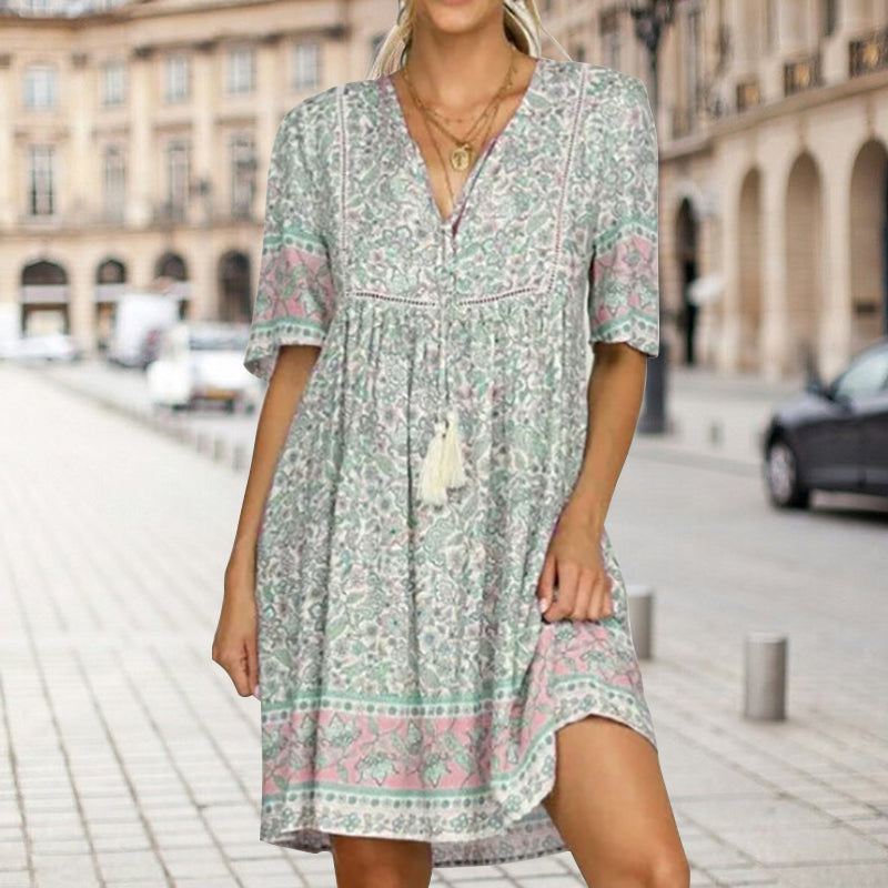 Losvallende jurk met V-hals en print