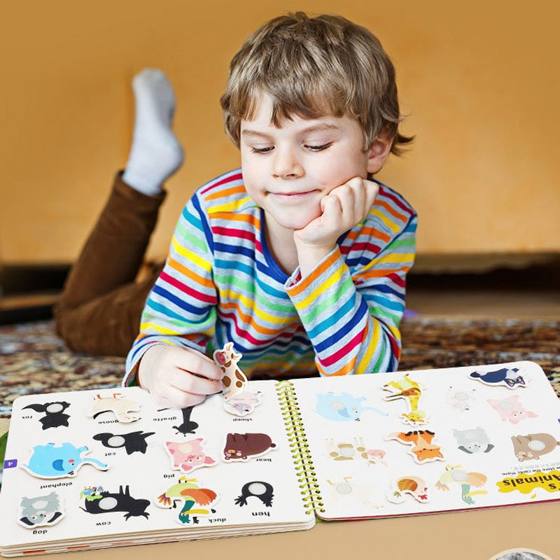 Druk boek voor kind om leervaardigheden te ontwikkelen