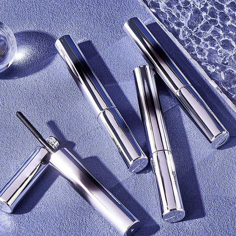 Waterproof en veegvaste mascara in metalen flessen