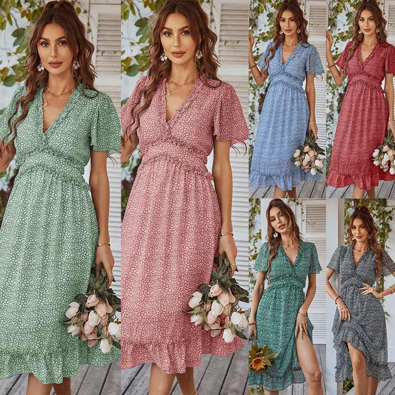 Jurk met V-hals en korte mouwen met ruches en bloemen