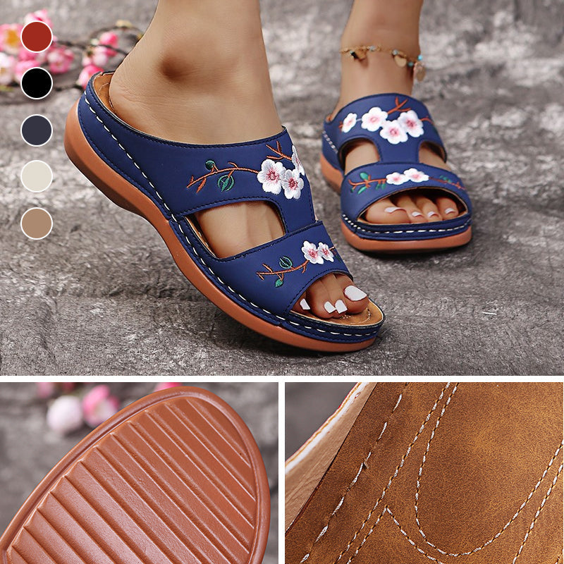 Orthopedische damessandalen met sleehak