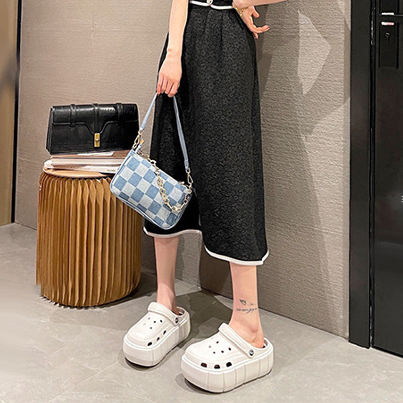 Uitgeholde platformpantoffels