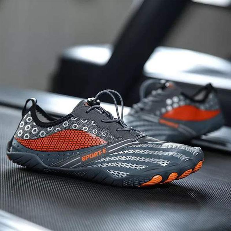 Nieuwe antislip aquaschoenen voor buiten