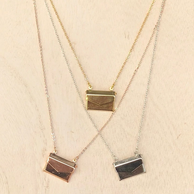 Metalen envelop ketting