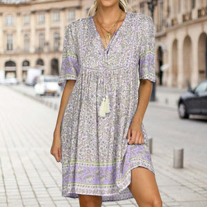 Losvallende jurk met V-hals en print