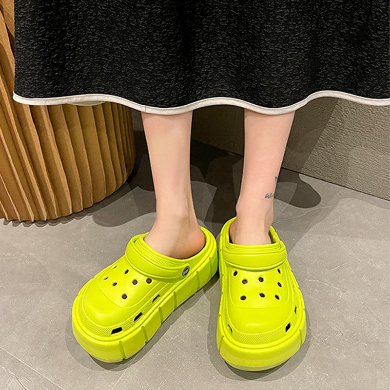 Uitgeholde platformpantoffels