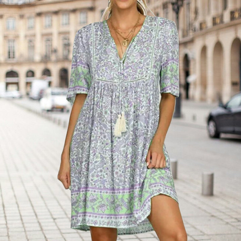 Losvallende jurk met V-hals en print